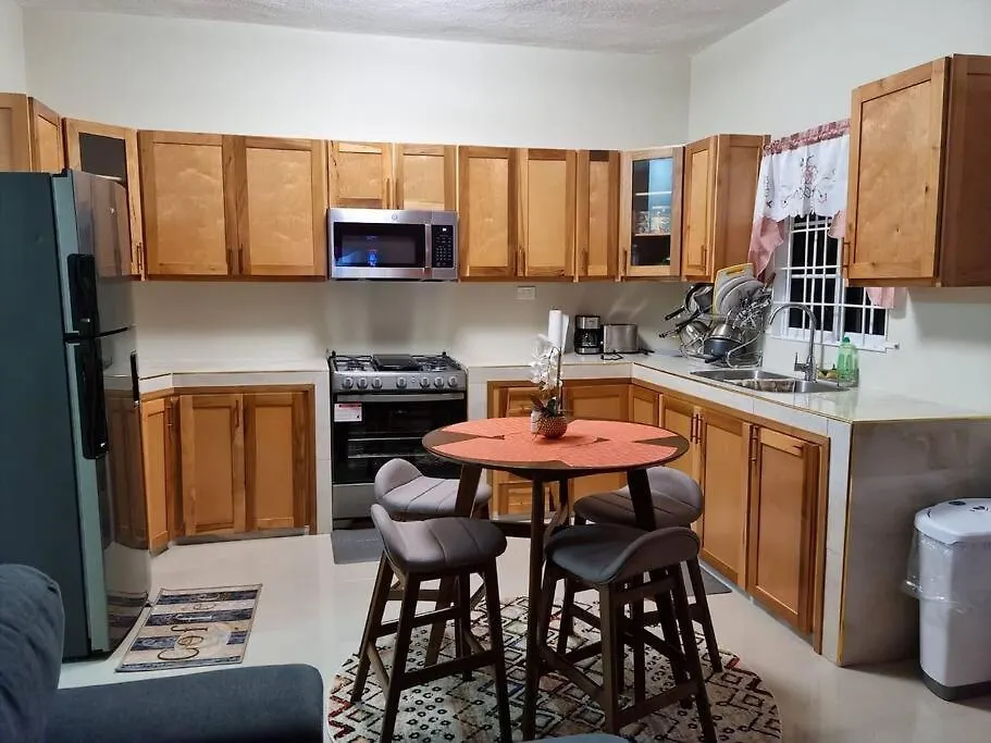 S.G Apartment Complex. Linstead Jamajka